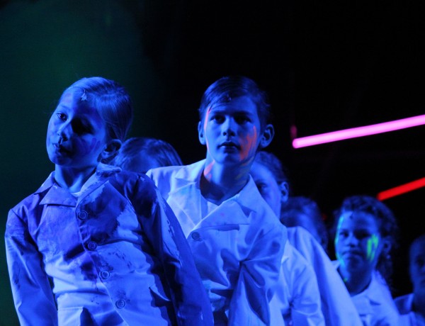 New York Times : Staggeringly talented children’s choirs in ‘Aus Licht’
