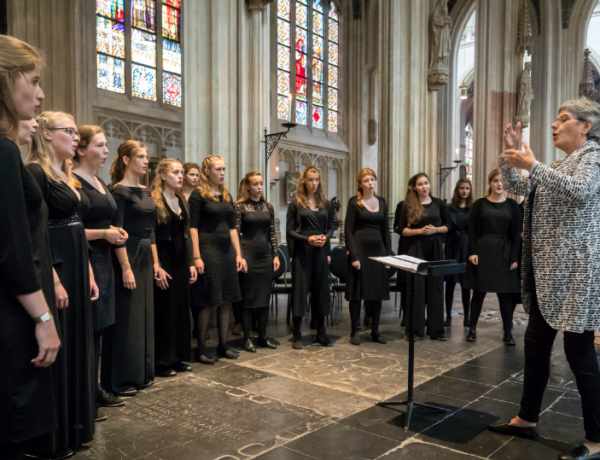 Nationaal Vrouwen Jeugdkoor zingt op 700-jarig jubileum Illustre Lieve Vrouwe Broederschap in Den Bosch